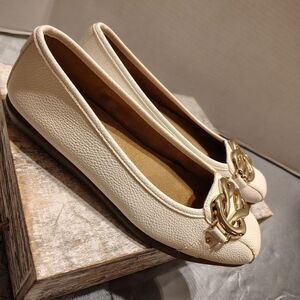 Aerosols Elegant Cream Ballet Flats. Size 7 Vegan.  A3